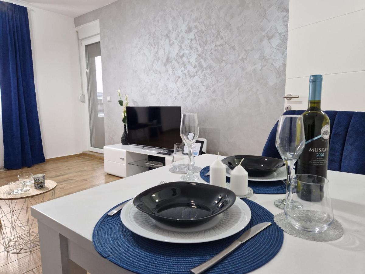 Apartman Astra Sremska Mitrovica Exterior foto