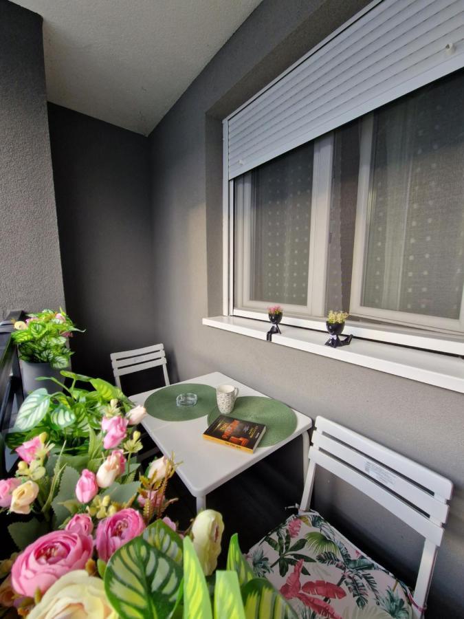 Apartman Astra Sremska Mitrovica Exterior foto
