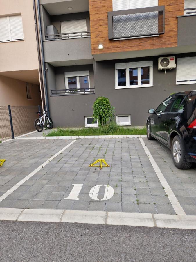 Apartman Astra Sremska Mitrovica Exterior foto