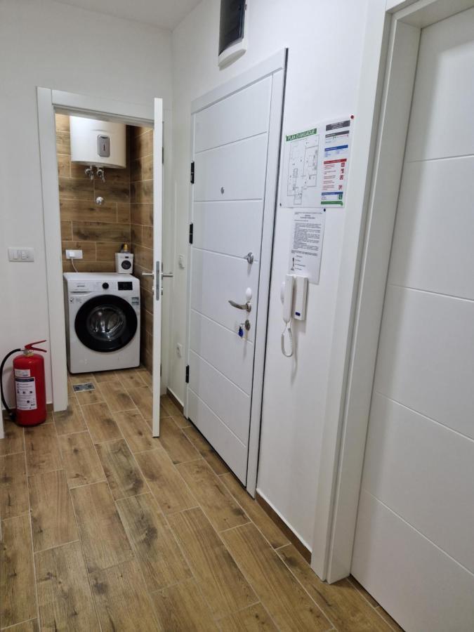 Apartman Astra Sremska Mitrovica Exterior foto