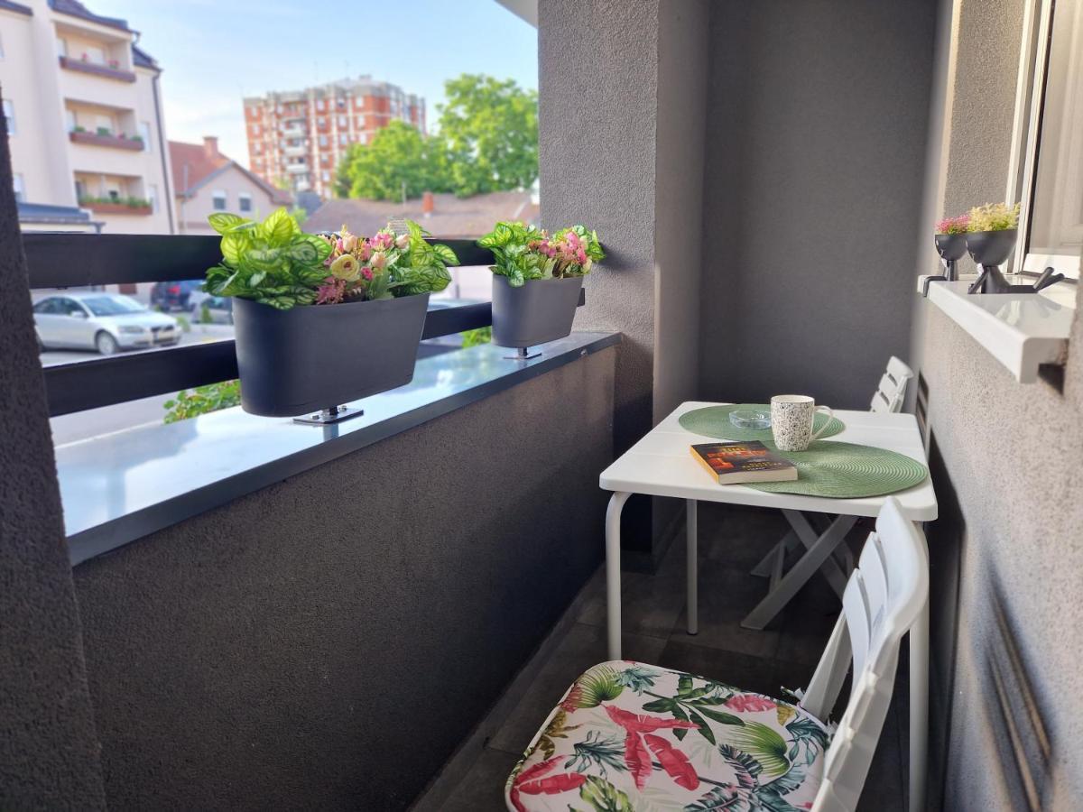 Apartman Astra Sremska Mitrovica Exterior foto